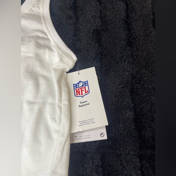 Nike Women's Falcon’s White and Red Tank Top. Size Small - Picture 6 of 6